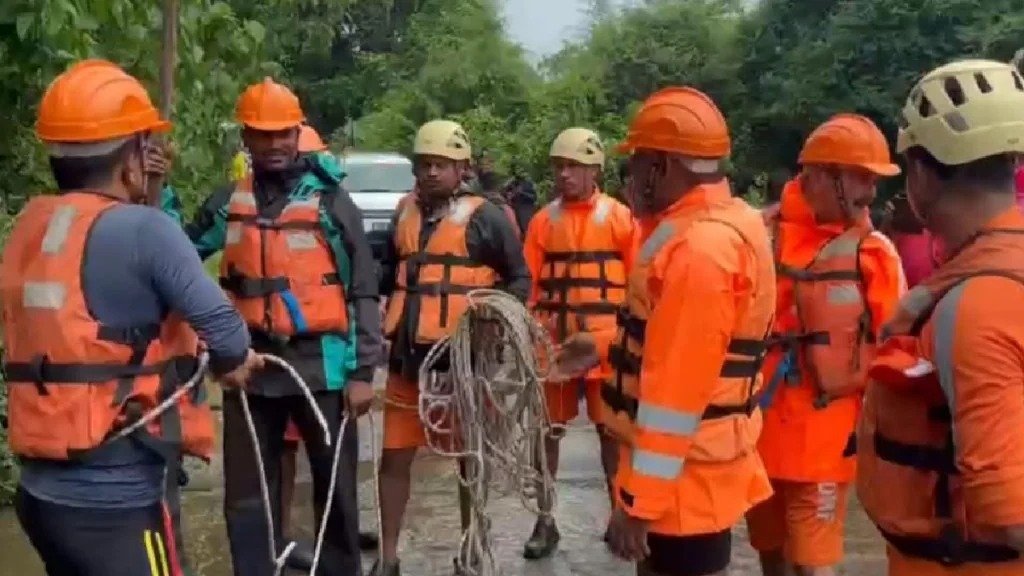 कुडाळमधील माणगाव खोऱ्यात तरुण पुरात वाहून गेला, एनडीआरएफकडून शोधकार्य सुरू