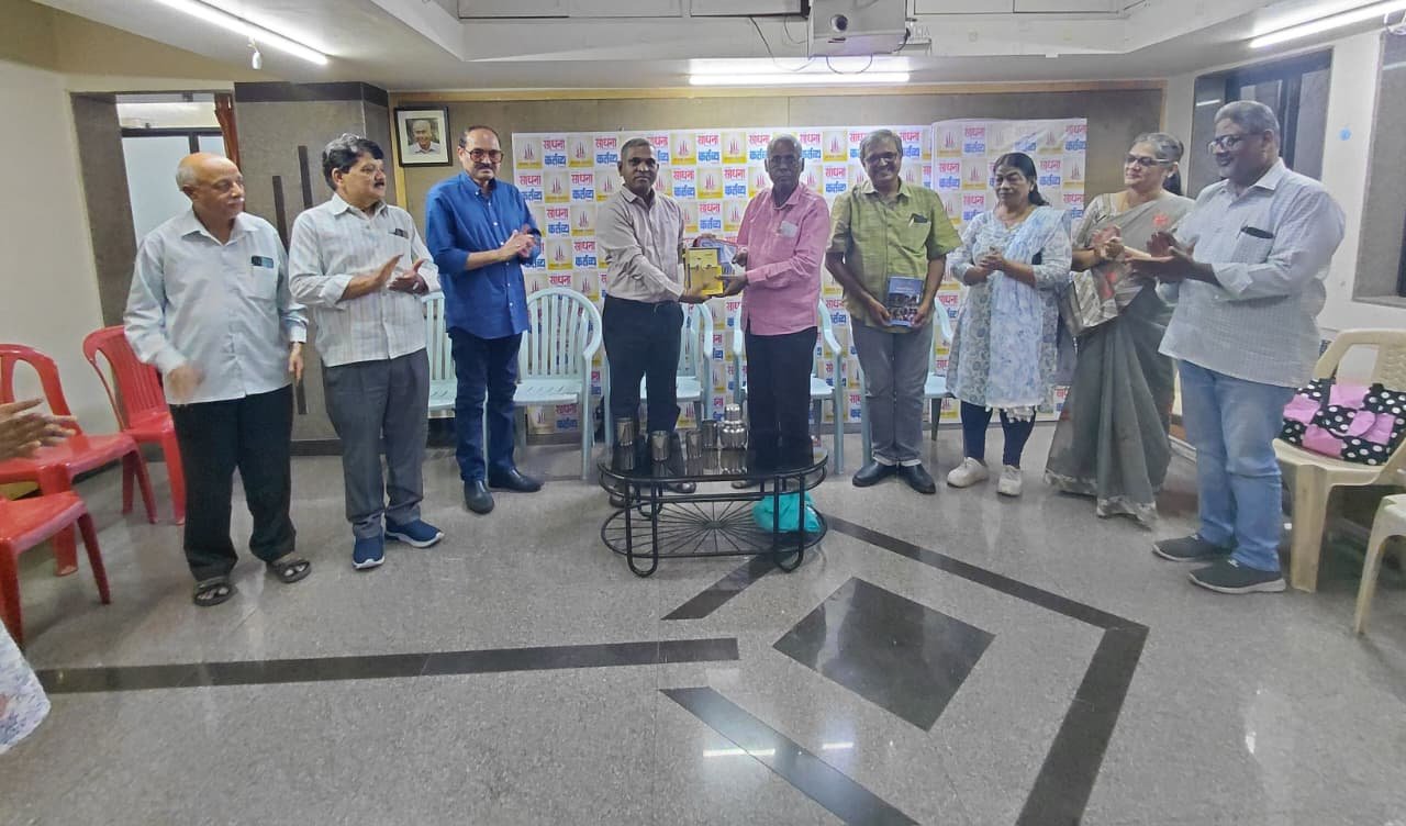 साने गुरुजी कथा मालेचे जेष्ठ कार्यकर्ते मा. श्री. तुळशीदास तांडेल अमृत महोत्सव निमित्त गौरव निधी प्रदान